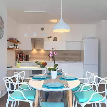 Ellis 2413 Apartamento *