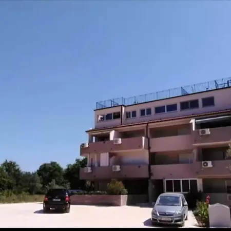 Ellis 2413 Apartamento Medulin